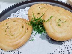 香酥脆的葱油饼-万龙洲海鲜(广渠门店)