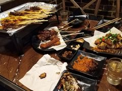 -何师烧烤·香辣蟹·川菜·30年老品牌(太古里旗舰店)