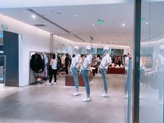 -URBAN REVIVO(高德置地广场·春广场店)