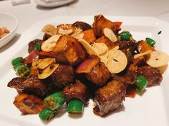 金蒜珍菌牛肉粒-粤财皇冠假日酒店·彩华轩中餐厅