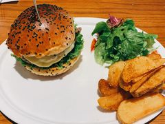 招牌牛肉汉堡-UPPER KITCHEN(延安路店)