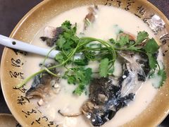 砂锅鱼头-75幢私房菜馆