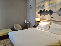 -潮漫酒店(北京通州环球度假区临河里地铁站店)