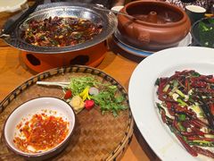 -老滇山寨•云南特色菜•地方菜•民族风情歌舞表演(金碧店)