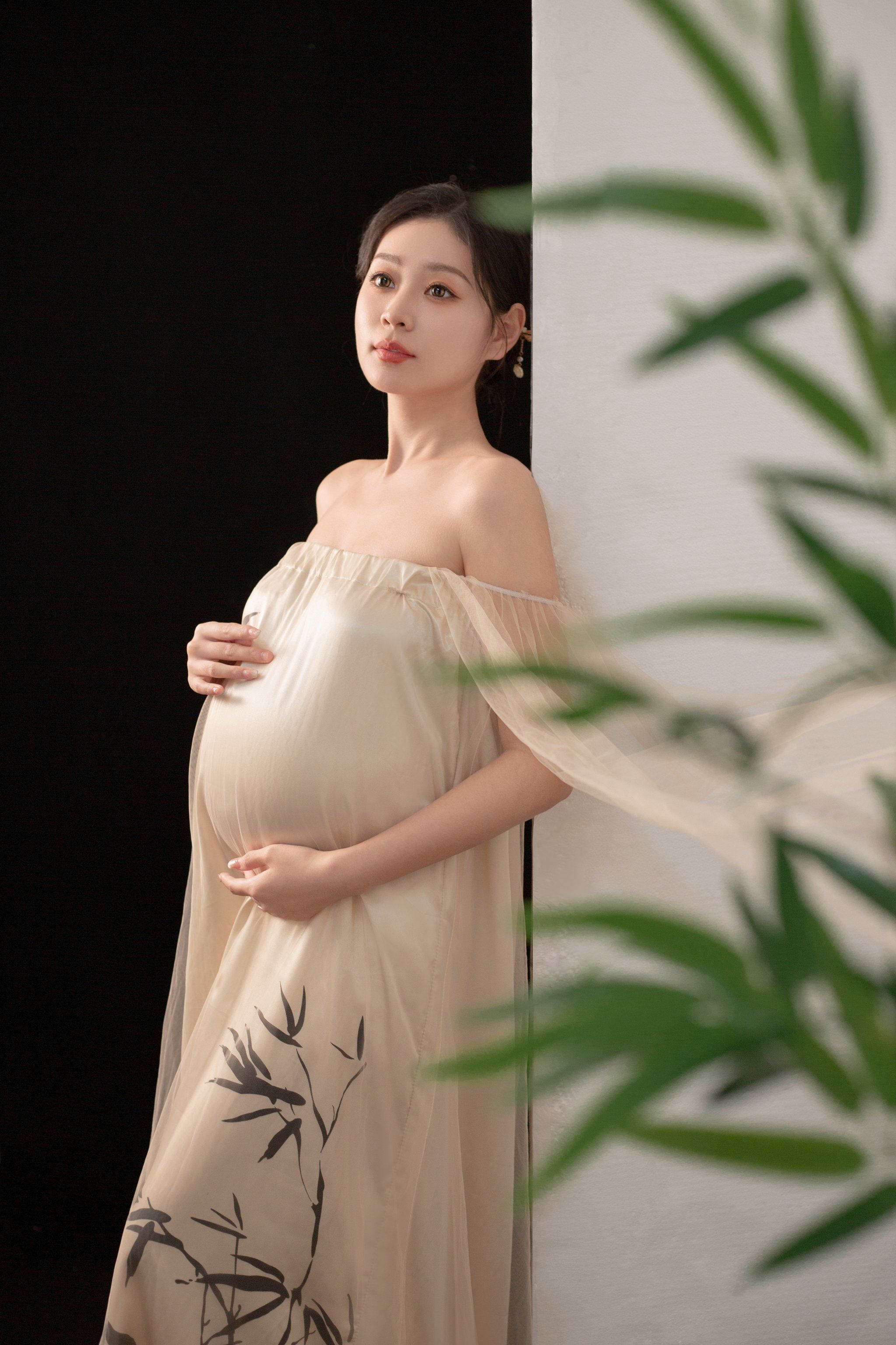 n温柔淡雅的国风真的可以闭眼入
​#新中式孕妇照 #客片分享