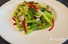 Sautéed Asparagus with Matsutake Mushrooms