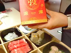 -海底捞火锅鲜切牛肉主题店(长寿路店)