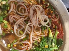 -爆炸头阿姨小四川正宗川味小吃(无任何分店)