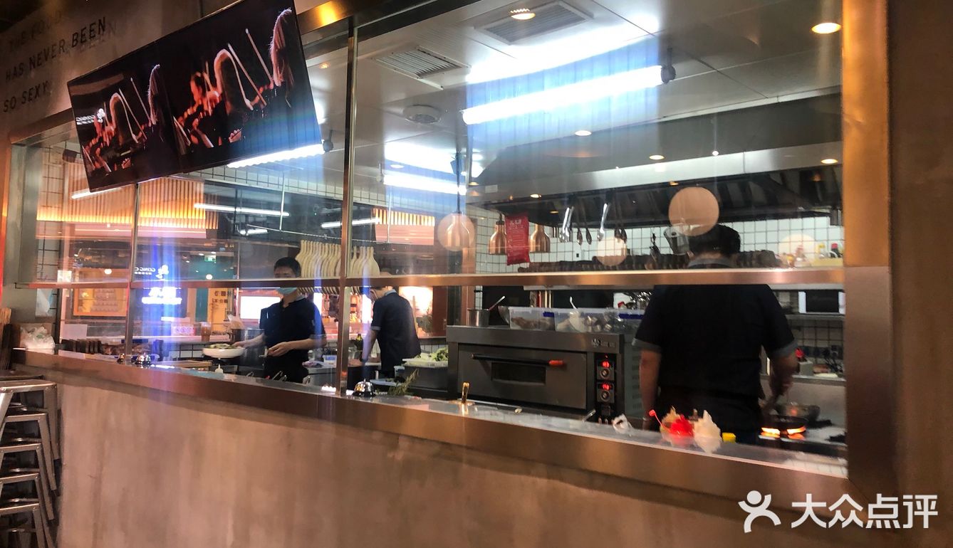 四面皆景,适合情侣、闺蜜聚会。我们点的套餐,搭配合理