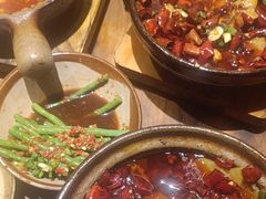 -有红鸡毛店·砂锅菜(抚琴夜市店)