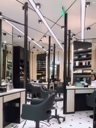 -HAIR CORNER