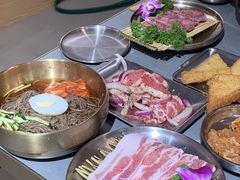 -围炉肉舍•炭烤活鳗•丹东海鲜烤肉(步行街店)