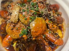 -肥肥虾庄·金牌油焖大虾(汉街SKP店)