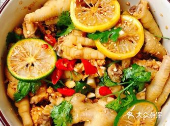 食材  鸡爪500g，姜片少量，陈醋8勺，生抽5勺