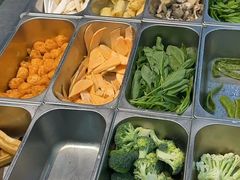 -愉肴麻辣香锅(中山路店)