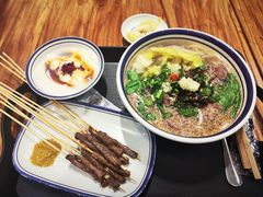 -云阿蛮云南生烫牛肉米线(奉贤路店)