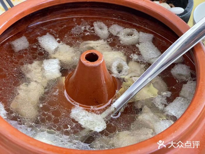 蝴蝶泉宾馆-中餐厅原汁男搂妹汽锅鸡图片