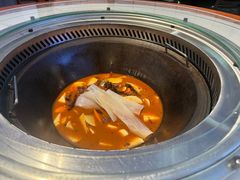 -雪乡人家东北菜·铁锅炖一切(高斯路店)