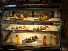 面包甜点陈列柜-金紫荆美食自助餐厅