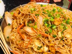 -何妹湿辣牛肉·粤式烧烤砂煲(桂雅路店)