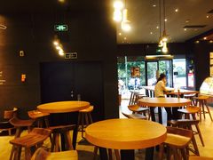 用餐区-星巴克臻选(舟山凯虹广场店)