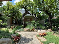 -Chom Cafe and Restaurant