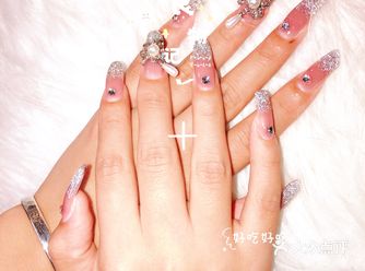 店里的小姐姐还特别热情，零食随便吃