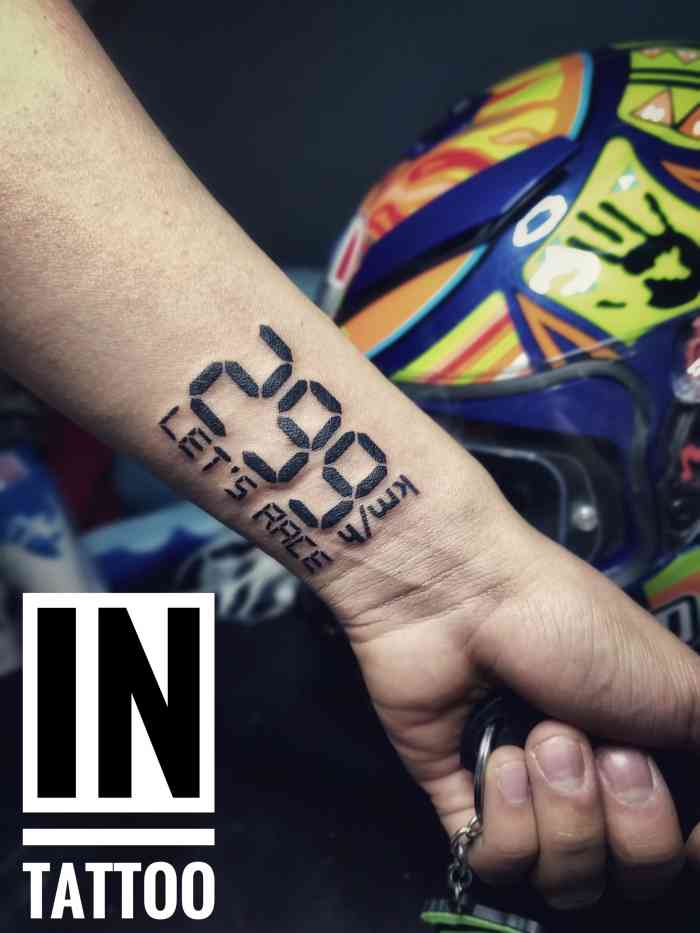 师傅人好活儿细 一个小时左右就完事   纹完了还送了我一辆杜卡迪821