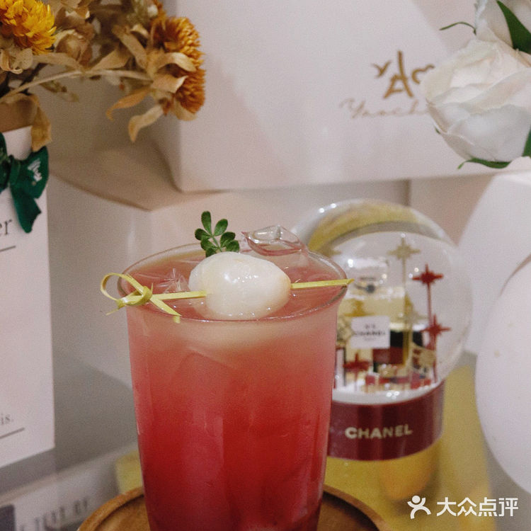 无锡市中心马路边的甜品店，很有feel