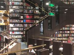 -钟书阁(群光广场店)