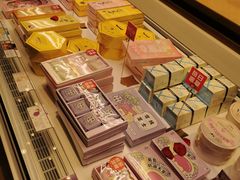 面包甜点陈列柜-好利来(东直门银座店)