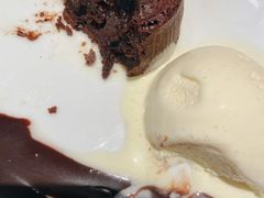 巧克力熔岩蛋糕配香草冰淇淋-萨莉亚意式餐厅(杭州西溪龙湖天街店)