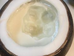 -志龙皇冠吃货椰子铺