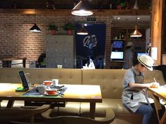 大堂-洪氏嗨捞·广东猪肚鸡·椰子鸡火锅(西咸万象城店)