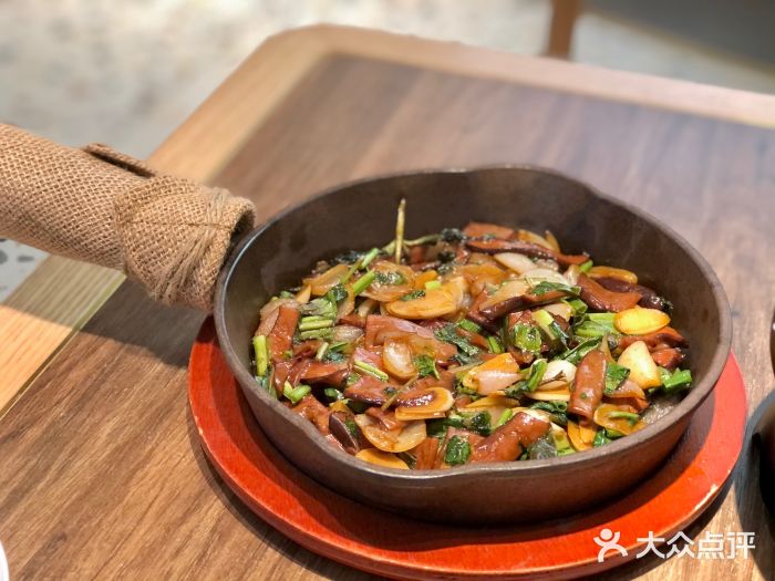 云海肴云南菜(苏宁广场店)铁板黑松露牛肝菌图片