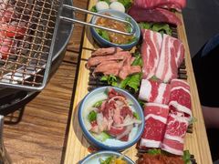 一米黑牛十二拼拼盘-明洞阿姨·韩式酱蟹烤肉·创意料理(三元桥店)