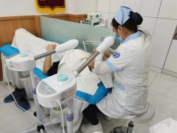 -靓芙泉专研痘痘肌