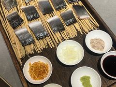 -围炉肉舍•炭烤活鳗•丹东海鲜烤肉(步行街店)