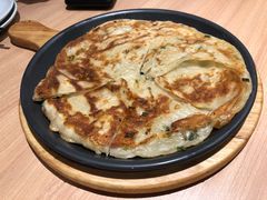 家常葱油饼-宏状元现熬粥·京味菜(三里河店)