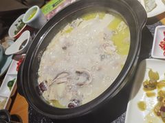 -洪氏嗨捞·广东猪肚鸡·椰子鸡火锅(西咸万象城店)