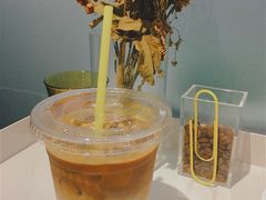 豆奶拿铁-YECLIP COFFEE黄色回形针咖啡