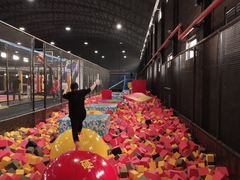 -嘿哟动霸CHUA·新潮玩运动娱乐中心·蹦床滑冰团建乐园