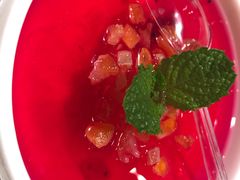 鲜火龙果冰粉-老佛爷铜炉蛙锅(海岸城店)