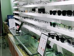 -视野联行眼镜•蔡司•依视路(温江店)