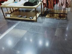 -URBAN REVIVO(济南世茂广场店)