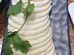 -老牌坊云南鱼豆花火锅(哈西万达店)
