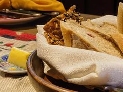 餐前面包配黄油-弗兰克牛排西餐厅Ribone steak house(柠檬花园店)