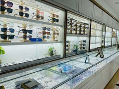 -翰佐蔡司小乐圆·依视路星趣控·暴龙眼镜折扣店