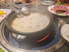 -大匠工房古船木艺术餐厅·猪肚鸡专门店(长白仙岛店)