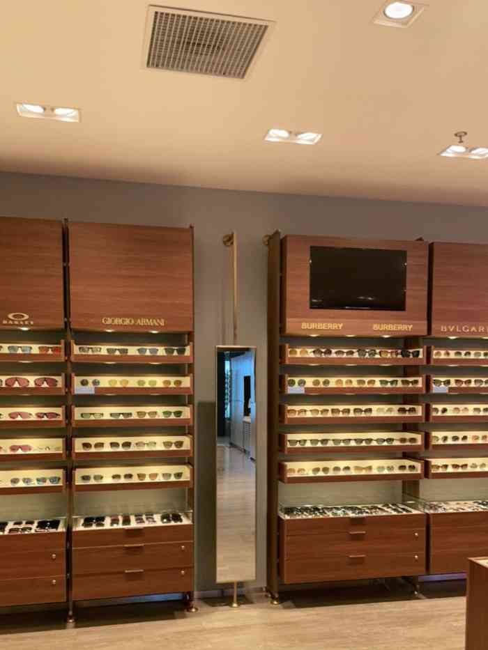 lenscrafters亮视点(悠唐购物中心店)-"6月配的眼镜,让大哥睡的侧歪了